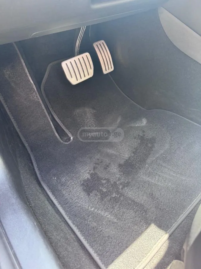 Tesla Model 3 2022 — миниатюра 4