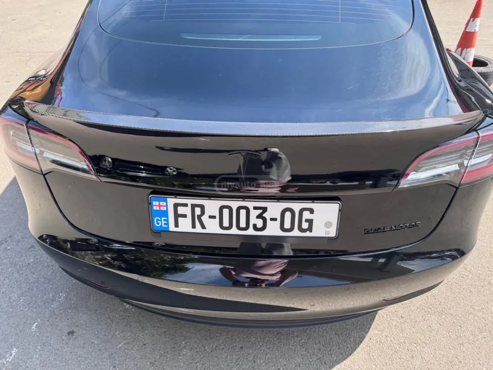 Tesla Model 3 2022 — миниатюра 5