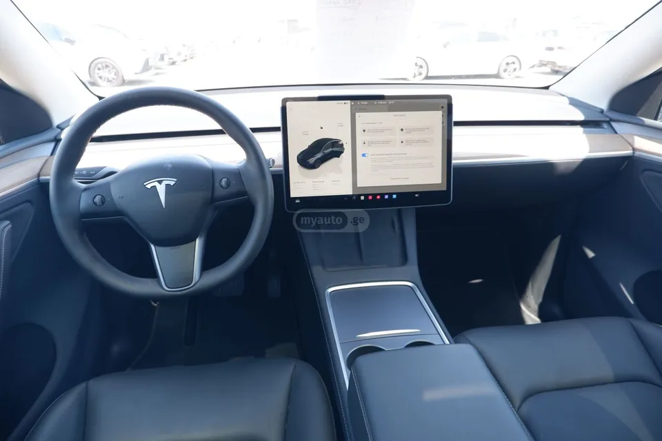 Tesla Model Y 2024 — миниатюра 3