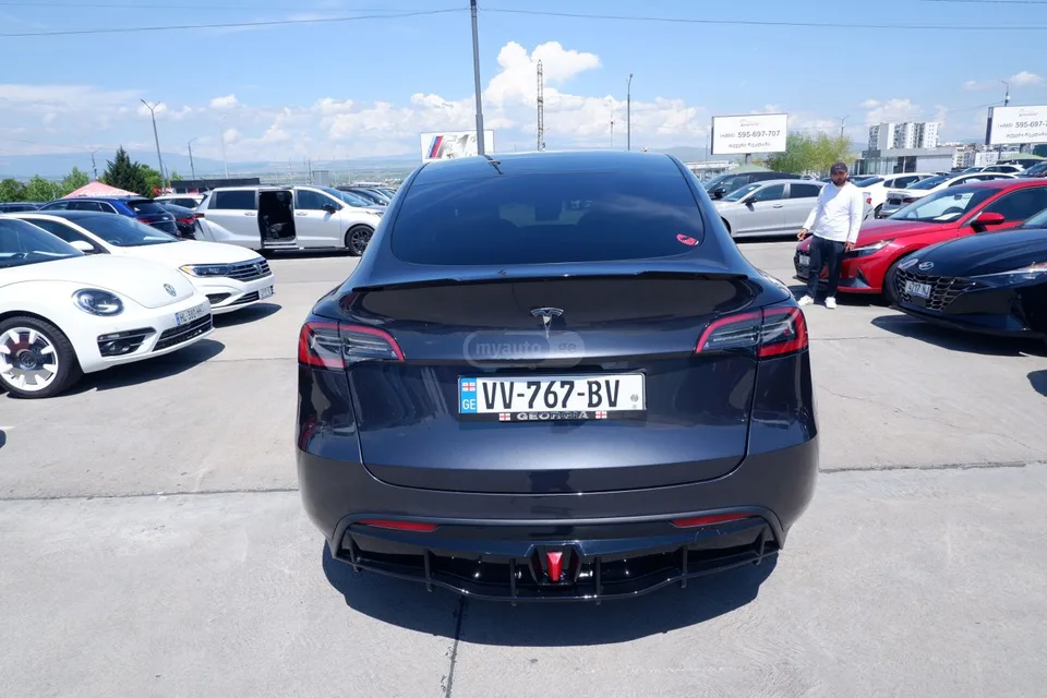 Tesla Model Y 2024 — миниатюра 5