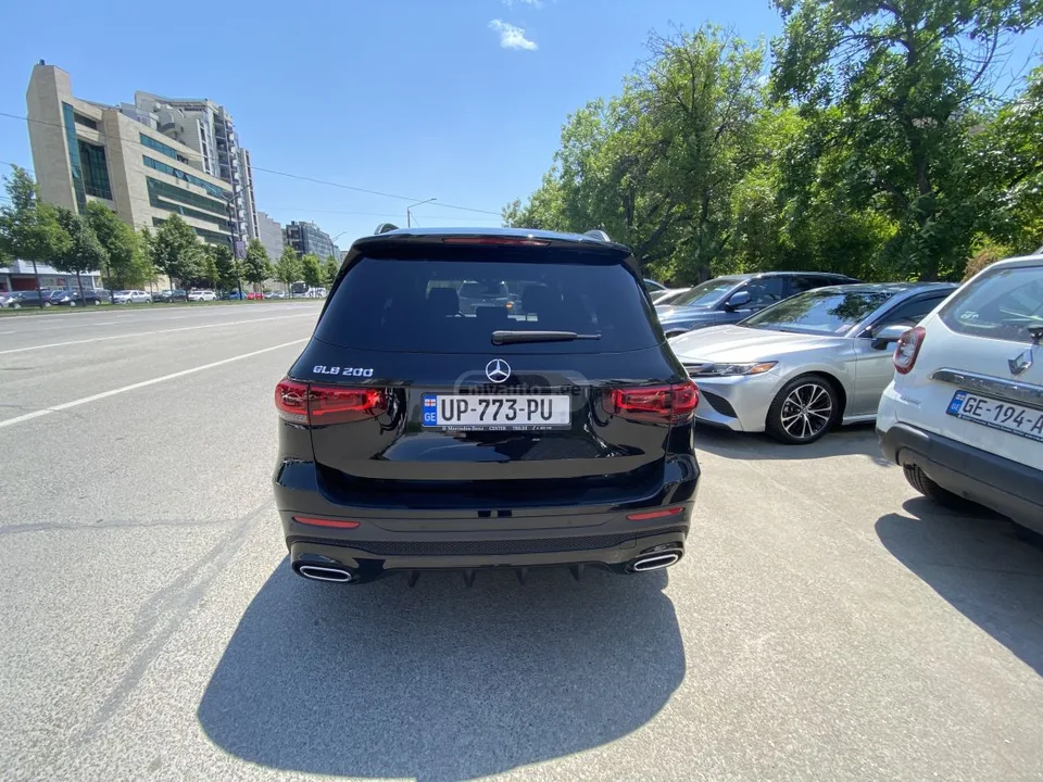 Mercedes-Benz GLB 200 AMG 2023 — миниатюра 2