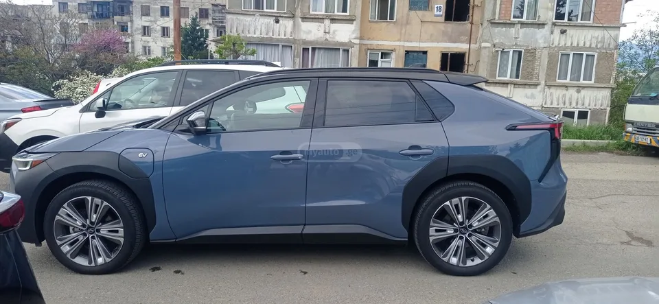 Toyota Bz4X Limited 4dr All-Wheel Drive Au 2023 — миниатюра 5