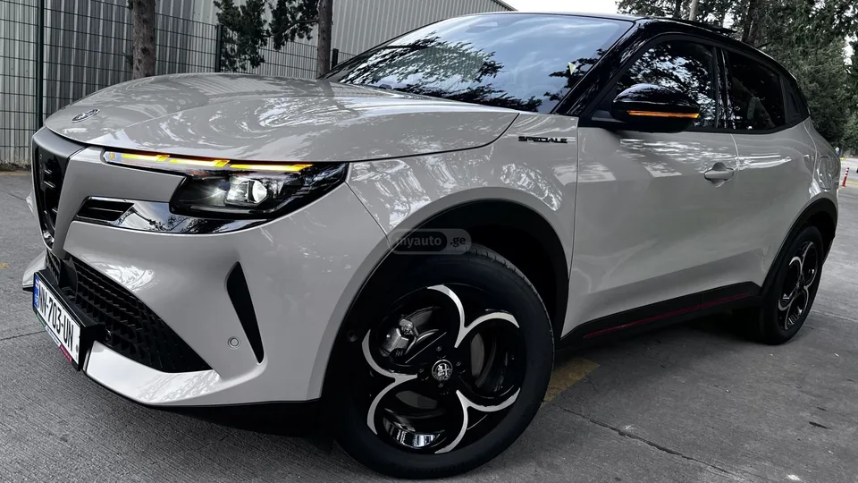 Alfa Romeo Junior Sport Speciale 2025 — миниатюра 3