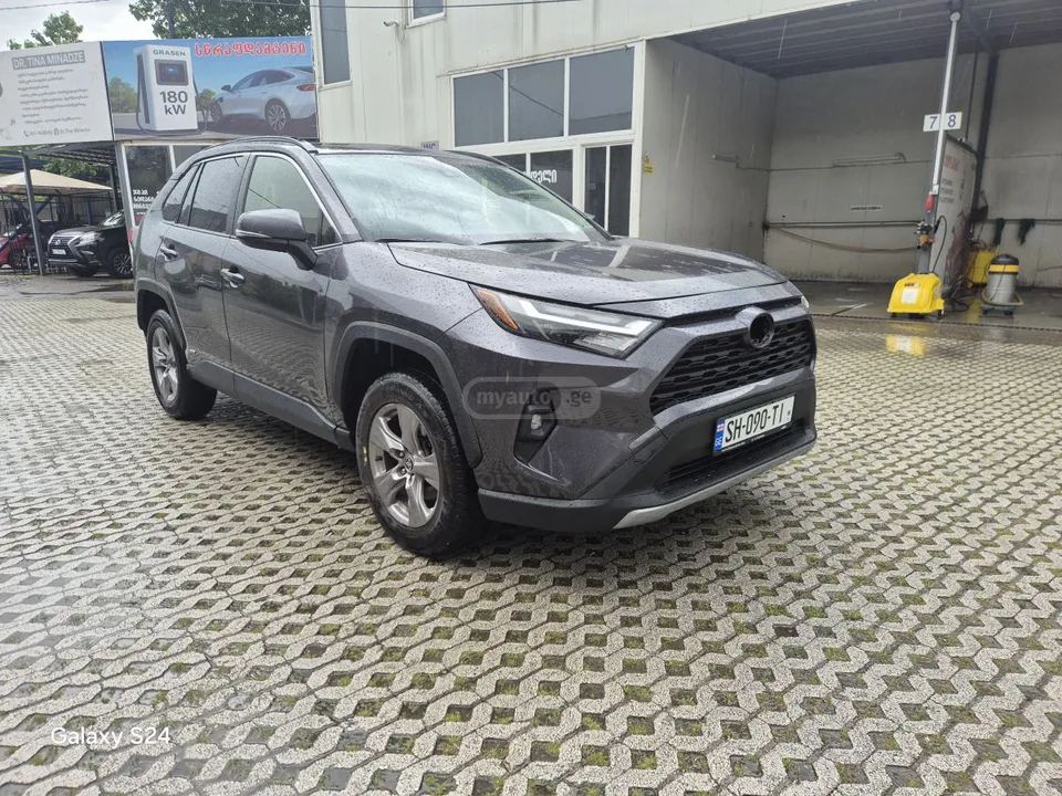 Toyota RAV4 XLE 4dr All-Wheel Drive Automa 2023 — миниатюра 3