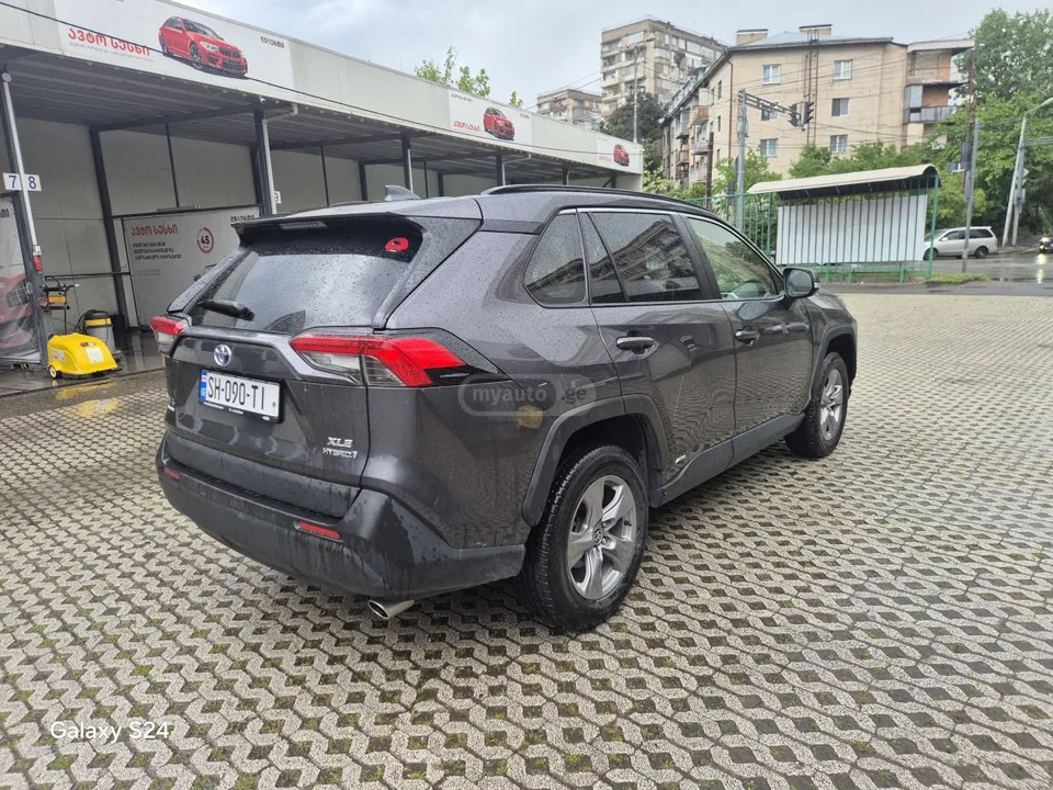 Toyota RAV4 XLE 4dr All-Wheel Drive Automa 2023 — миниатюра 5