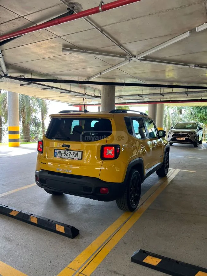 Jeep Renegade Latitude 4dr 4x4 Automatic 2023 — миниатюра 2