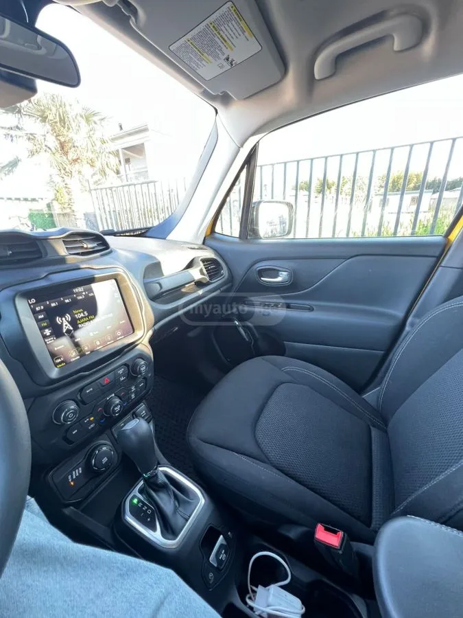 Jeep Renegade Latitude 4dr 4x4 Automatic 2023 — миниатюра 3
