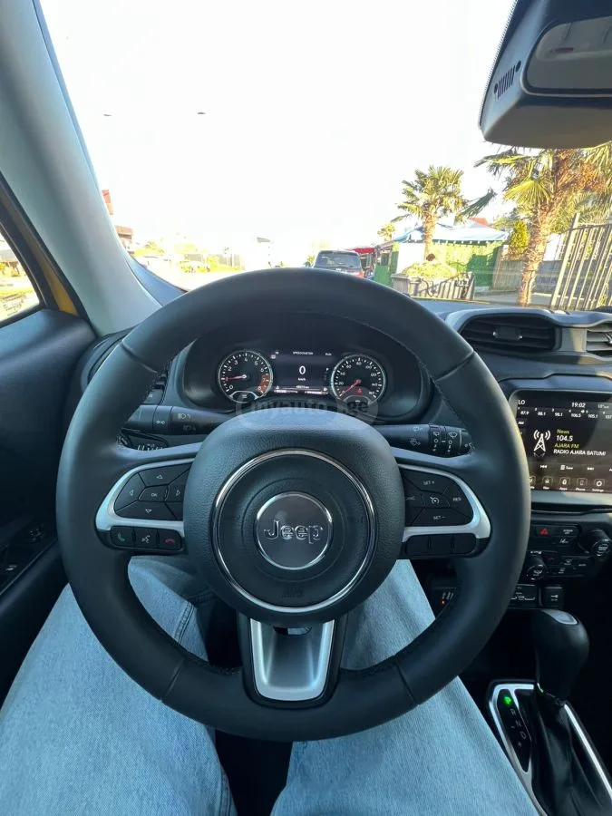 Jeep Renegade Latitude 4dr 4x4 Automatic 2023 — миниатюра 5