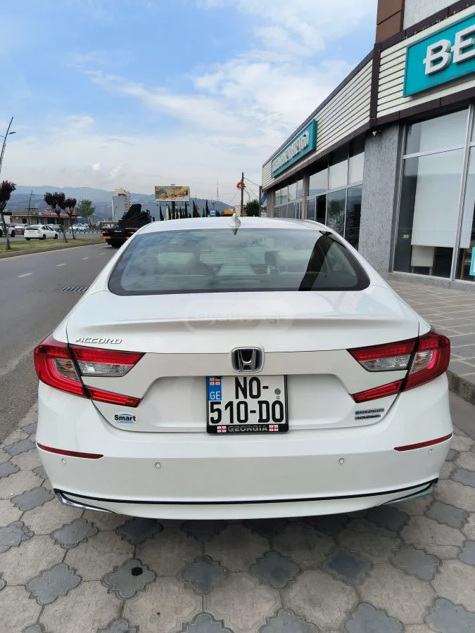 Honda Accord Touring 2.0T 4dr Sedan Automat 2022 — миниатюра 2