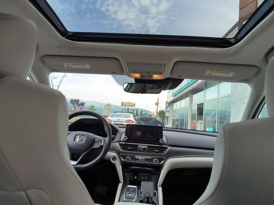Honda Accord Touring 2.0T 4dr Sedan Automat 2022 — миниатюра 3