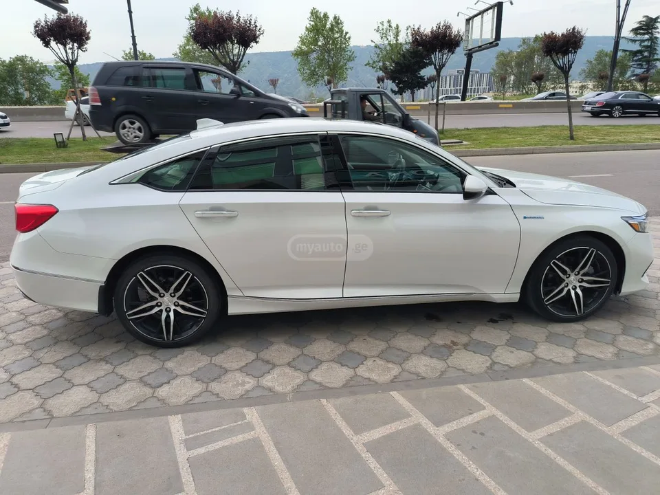 Honda Accord Touring 2.0T 4dr Sedan Automat 2022 — миниатюра 4