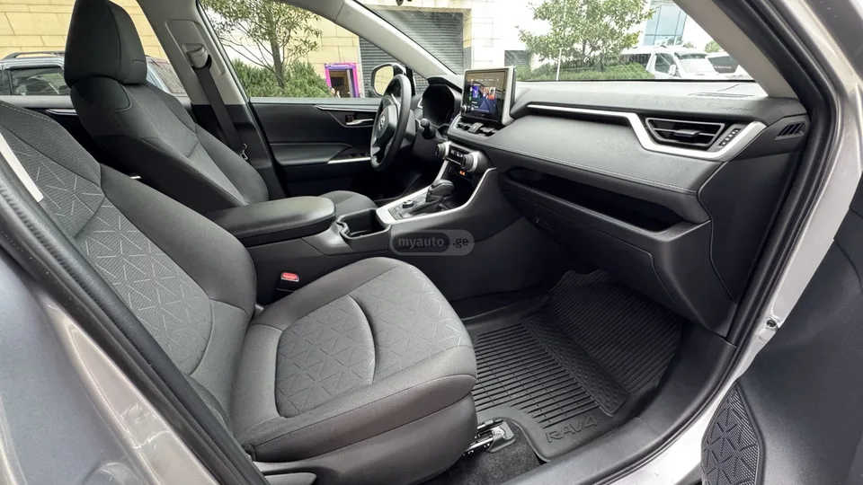 Toyota RAV4 XLE PREMIUM 2025 — миниатюра 3