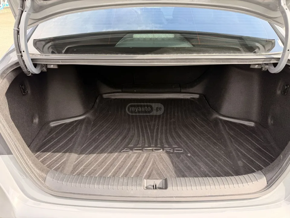 Honda Accord Hybrid Sport-L 2023 — миниатюра 3