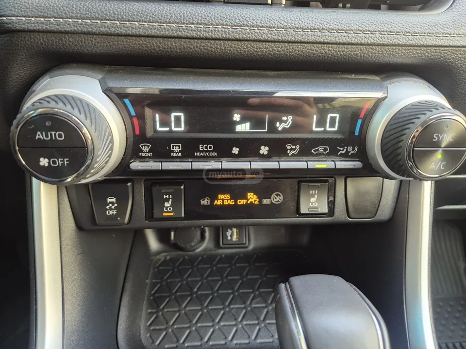 Toyota RAV4 XLE Premium 4dr All-Wheel Driv 2023 — миниатюра 4