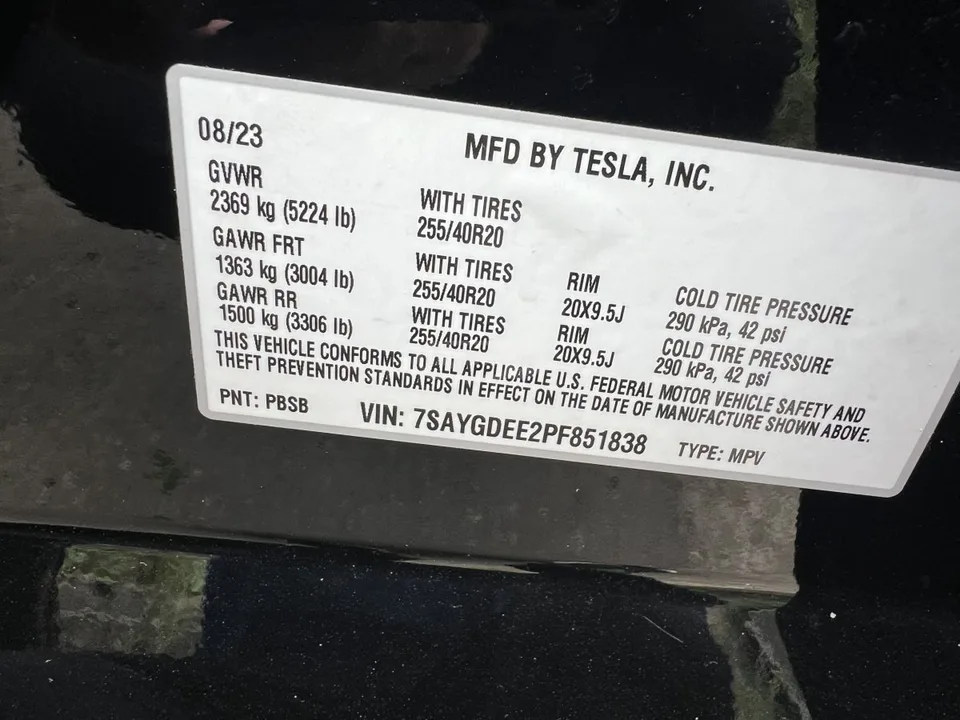 Tesla Model Y Long Range 2023 — миниатюра 3