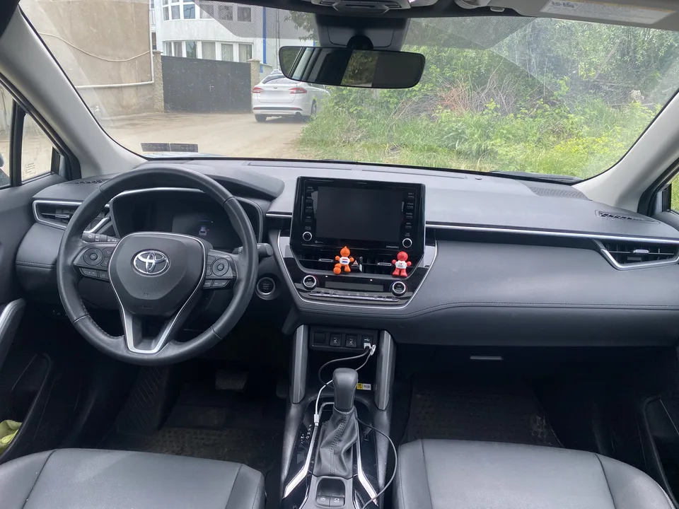 Toyota CorollaCross XLE 4dr All-Wheel Drive CVT 2022 — миниатюра 2