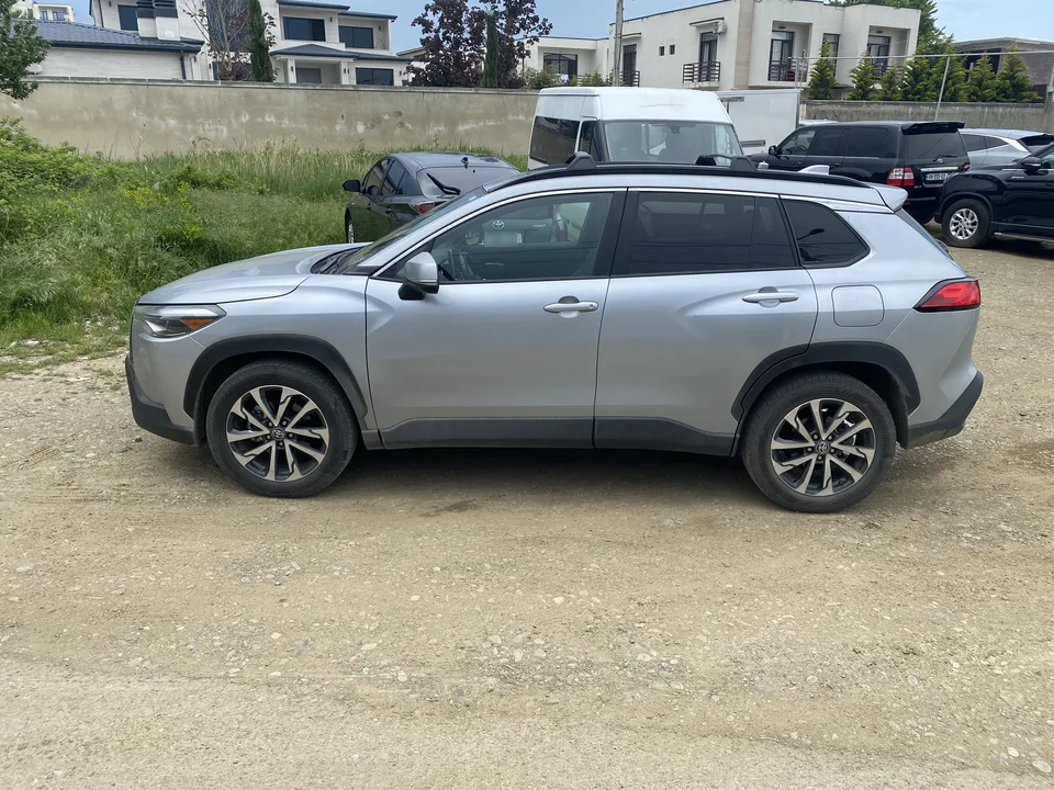 Toyota CorollaCross XLE 4dr All-Wheel Drive CVT 2022 — миниатюра 4