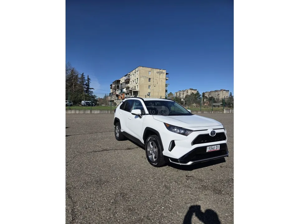 Toyota RAV4 2022 — фото 1, купить с доставкой в Москву