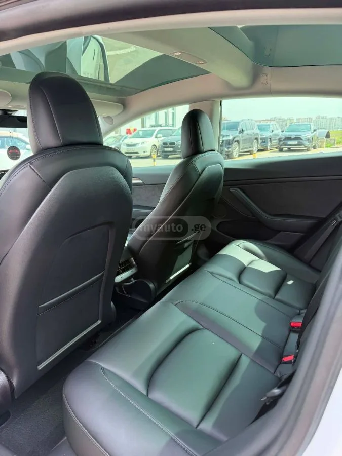 Tesla Model 3 2023 — миниатюра 2