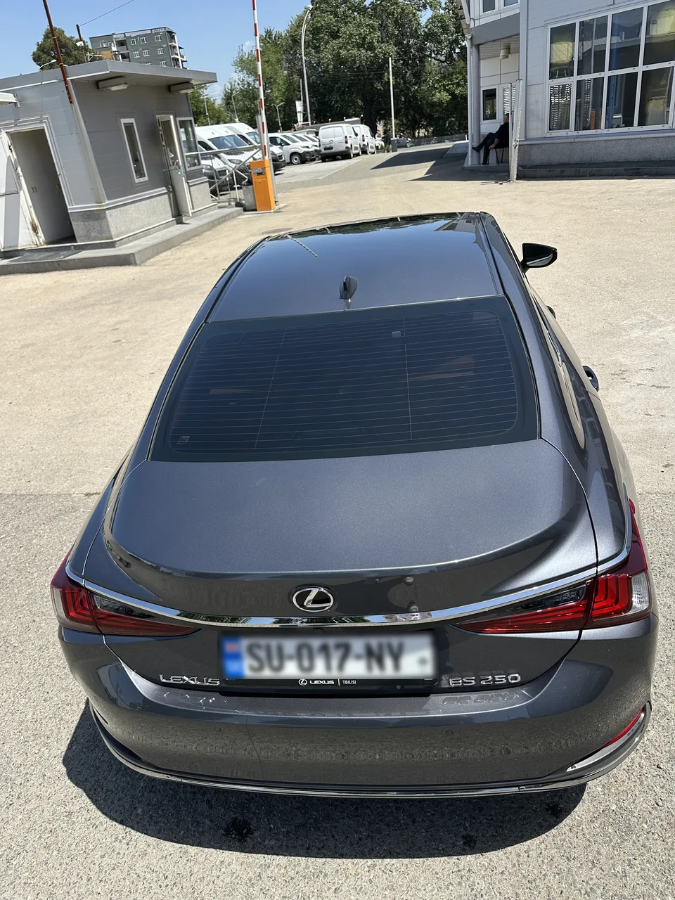 Lexus ES 250 Ultra Luxury 2022 — миниатюра 3