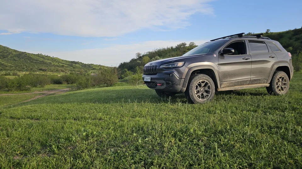 Jeep Cherokee Trailhawk 4dr 4x4 Automatic 2023 — миниатюра 2
