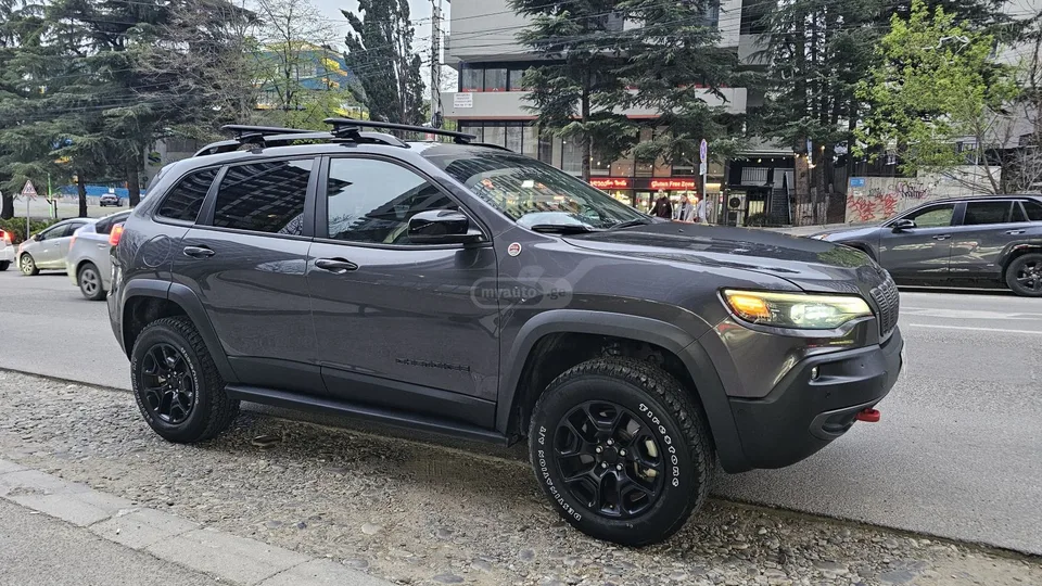 Jeep Cherokee Trailhawk 4dr 4x4 Automatic 2023 — миниатюра 4