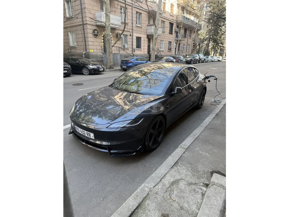 Tesla Model 3 2024 — фото 1, купить с доставкой в Москву