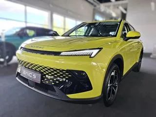 BAIC 5 Beijing 1.5T Business DCT 2025 — фото 1, купить с доставкой в Москву