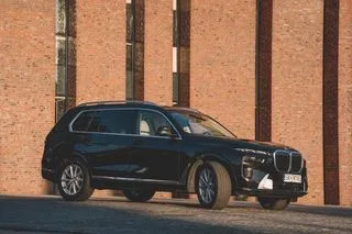 BMW X7 2022 — фото 1, купить с доставкой в Москву
