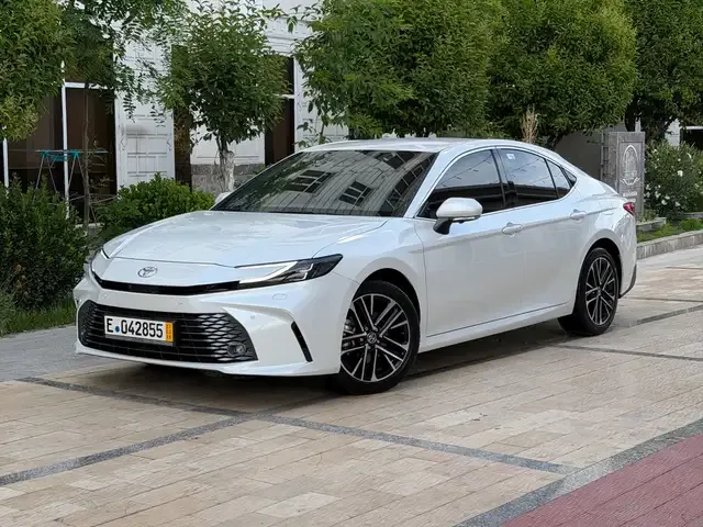 Toyota Camry 2025 — фото 1, купить с доставкой в Москву