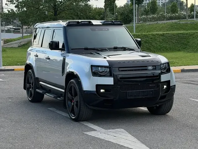 Land Rover Defender 2023 — фото 1, купить с доставкой в Москву