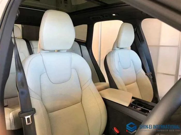 Volvo XC60 B5 AWD Inscription 4WD/Panoramic Sunroof 2022 — миниатюра 5