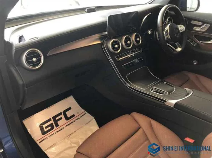 Mercedes-Benz GLC-Class GLC220d Coupe 4Matic AMG Line 4WD 2022 — миниатюра 3
