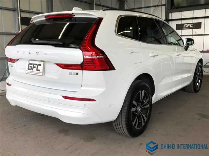 Volvo XC60 B5 AWD Momentum 4WD 2022 — миниатюра 2