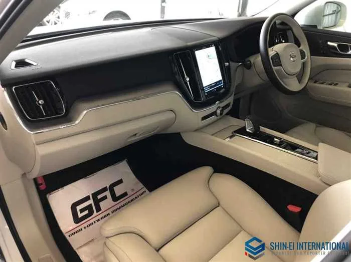 Volvo XC60 B5 AWD Momentum 4WD 2022 — миниатюра 3