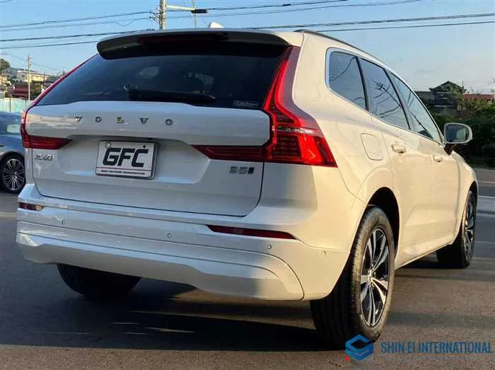 Volvo XC60 B5 AWD Momentum 4WD 2022 — миниатюра 2