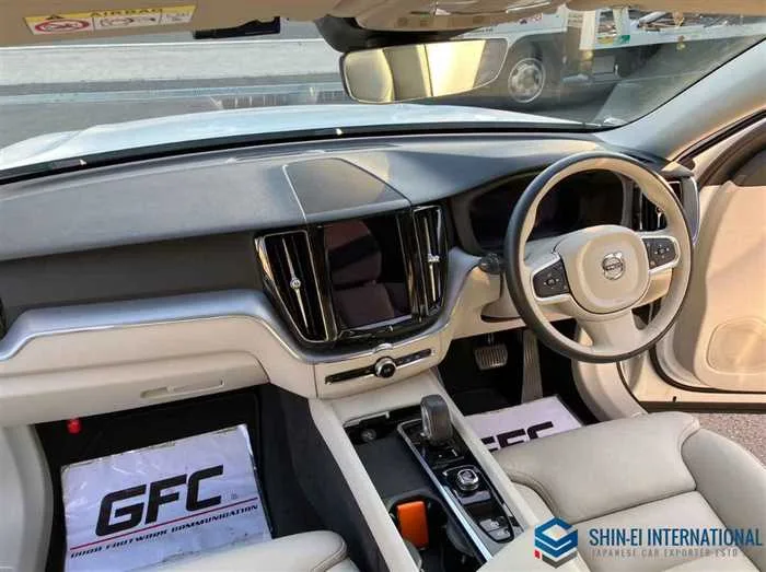 Volvo XC60 B5 AWD Momentum 4WD 2022 — миниатюра 5