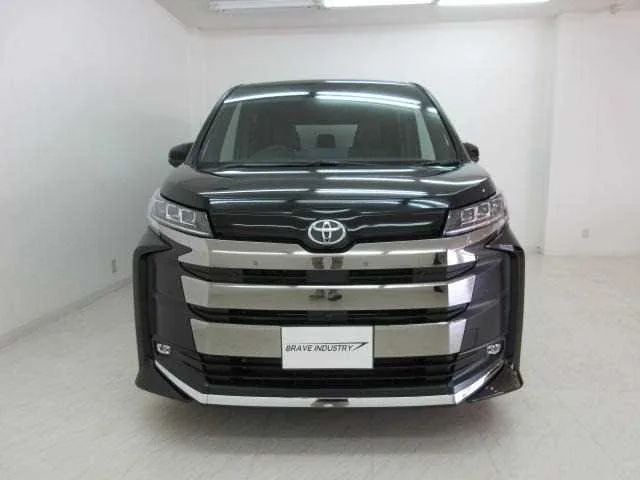 Toyota Noah 2023 — миниатюра 2