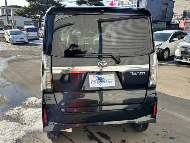 Daihatsu Tanto Custom 2022 — миниатюра 3
