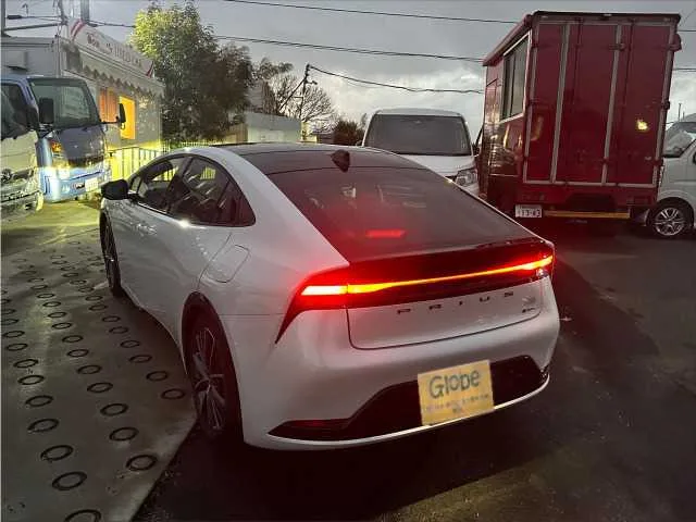 Toyota Prius 2023 — миниатюра 2
