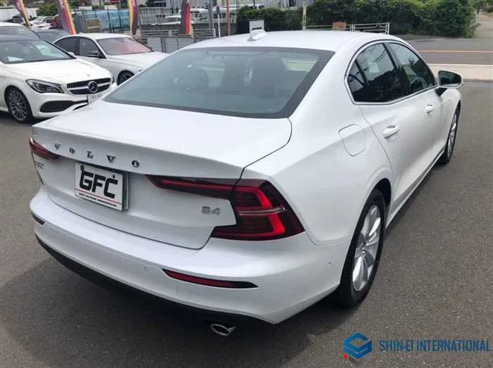 Volvo S60 B4 Momentum 2022 — миниатюра 2