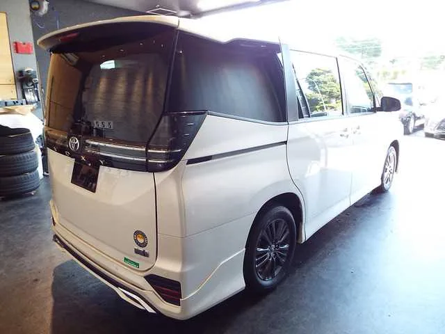 Toyota Voxy 2023 — миниатюра 5