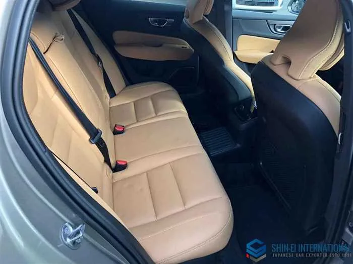 Volvo V60 Recharge PlugIn Hybrid T6 AWD Inscription/Panorami 2022 — миниатюра 3