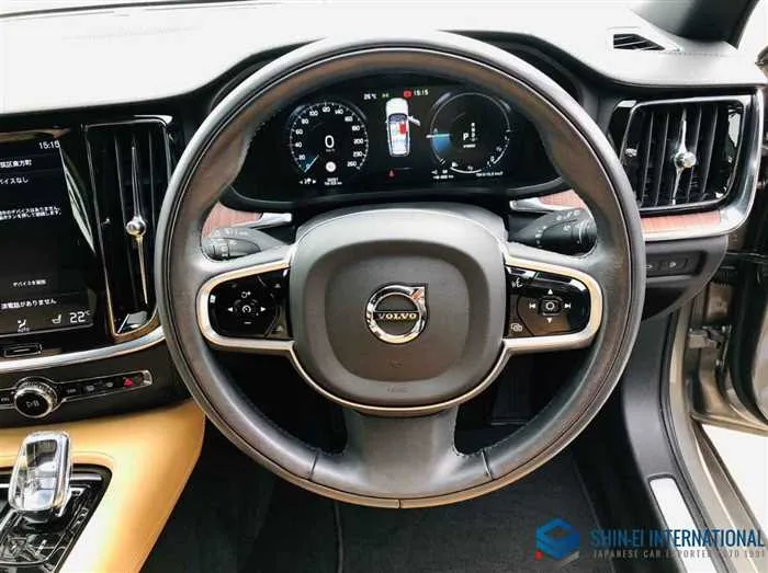 Volvo V60 Recharge PlugIn Hybrid T6 AWD Inscription/Panorami 2022 — миниатюра 4