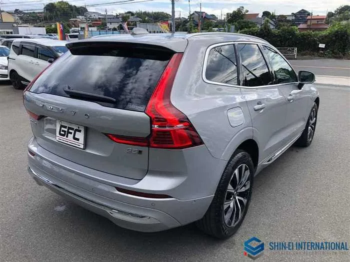 Volvo XC60 ULTIMATE B5 AWD 4WD/Panoramic SR 2023 — миниатюра 2