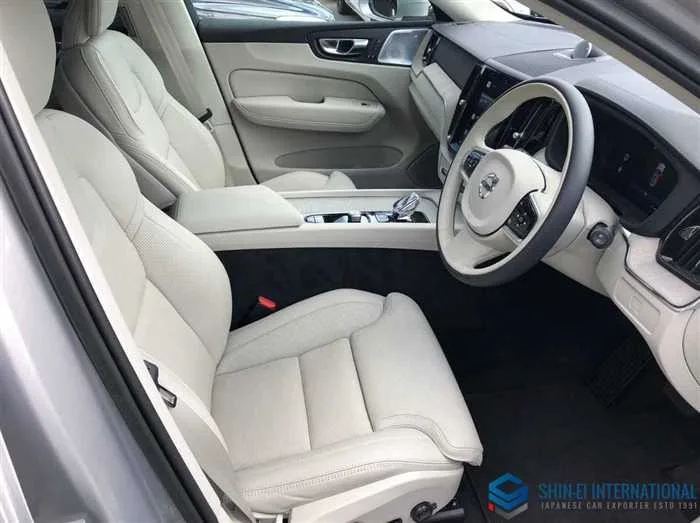 Volvo XC60 ULTIMATE B5 AWD 4WD/Panoramic SR 2023 — миниатюра 5