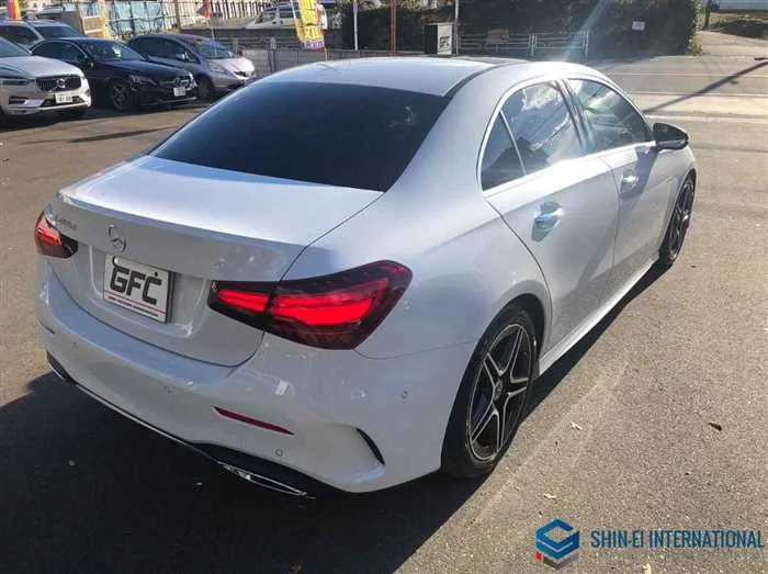 Mercedes-Benz A-Class A200d Sedan AMG Line/Panoramic SR 2024 — миниатюра 2