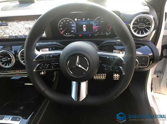 Mercedes-Benz A-Class A200d Sedan AMG Line/Panoramic SR 2024 — миниатюра 4