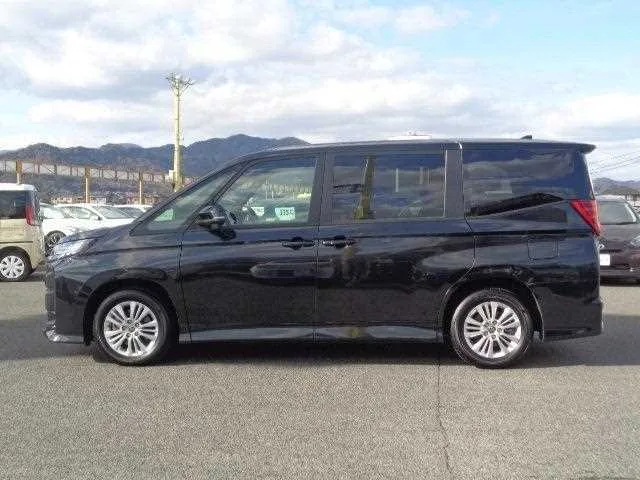 Toyota Noah 2022 — миниатюра 3