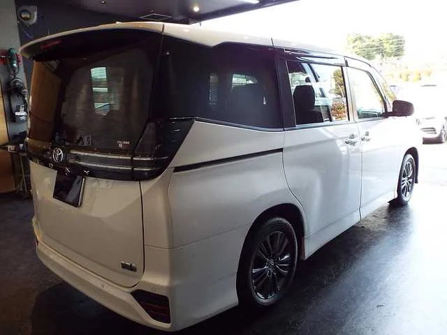 Toyota Voxy 2023 — миниатюра 5